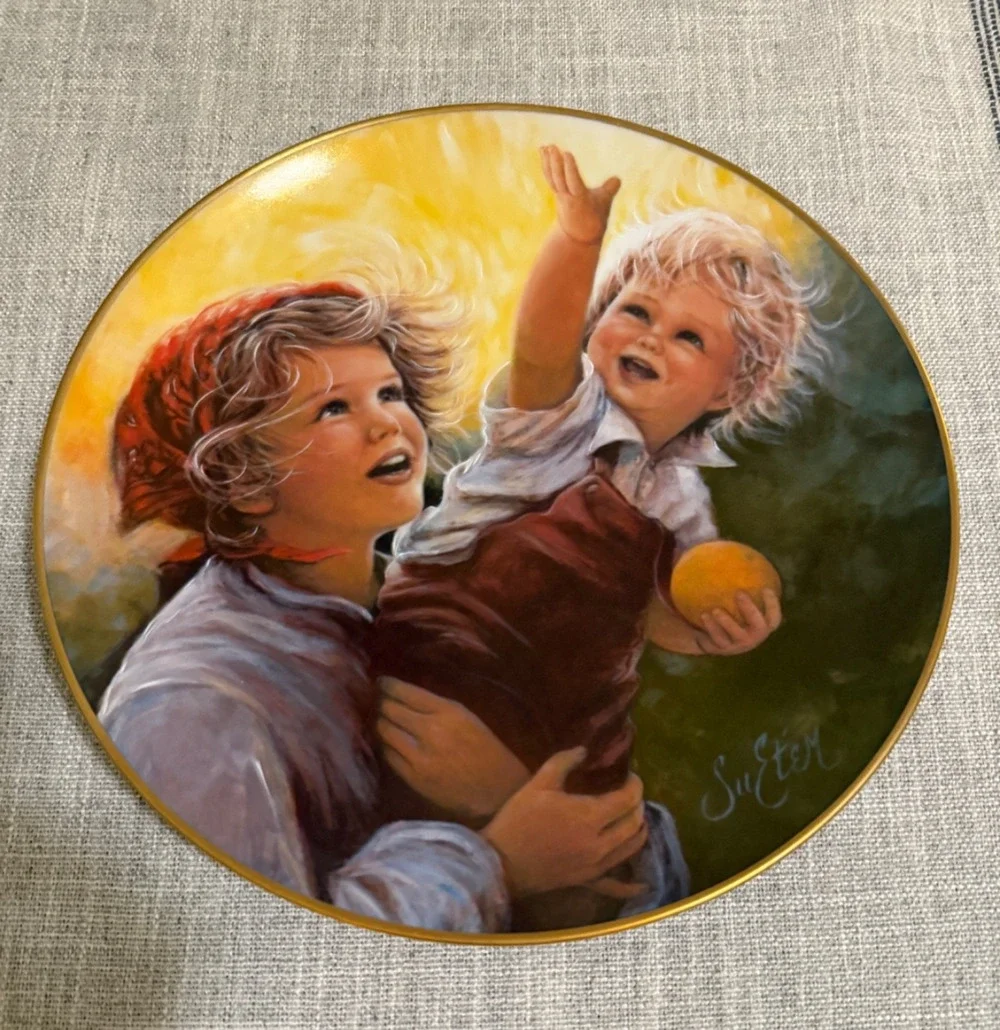 “Reaching Together” Su Eten 1982 Collector Plate American Legacy Ltd Crown Paria